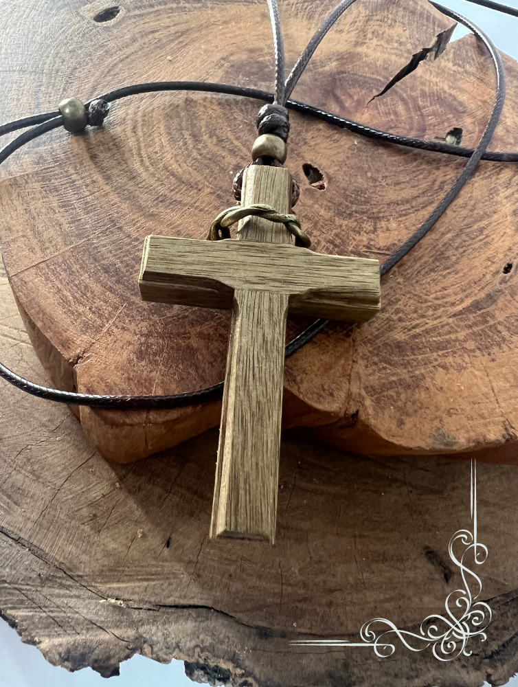 Colar Cruz de Madeira